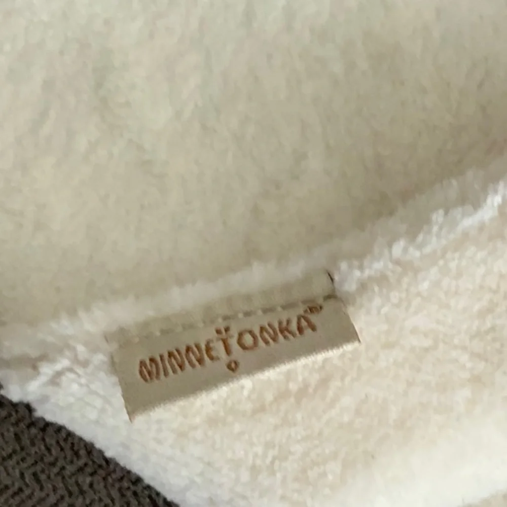 Slippers - Picture 2 of 3